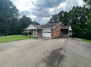 2712 Rakes Rd, Rocky Mount, VA 24151