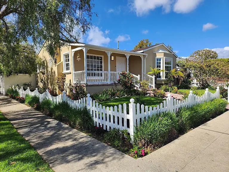 2945 Oakhurst Ave — Photo 2
