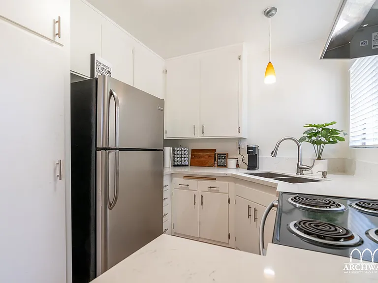 10725 Acama St — Photo 48