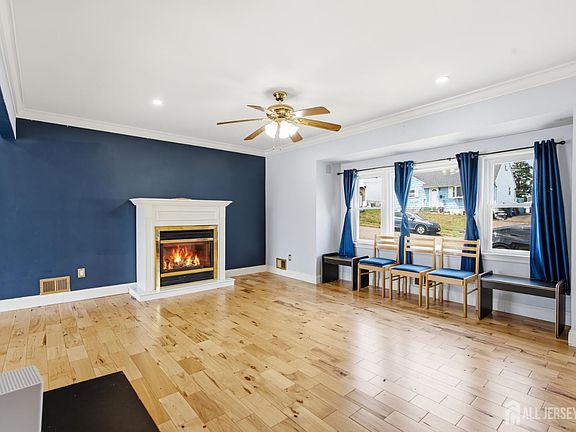 3rd image of 264 E George Pl
