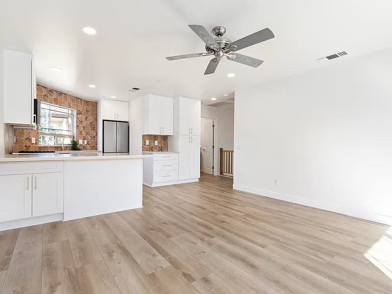 225 Old County Rd #225 — Photo 18