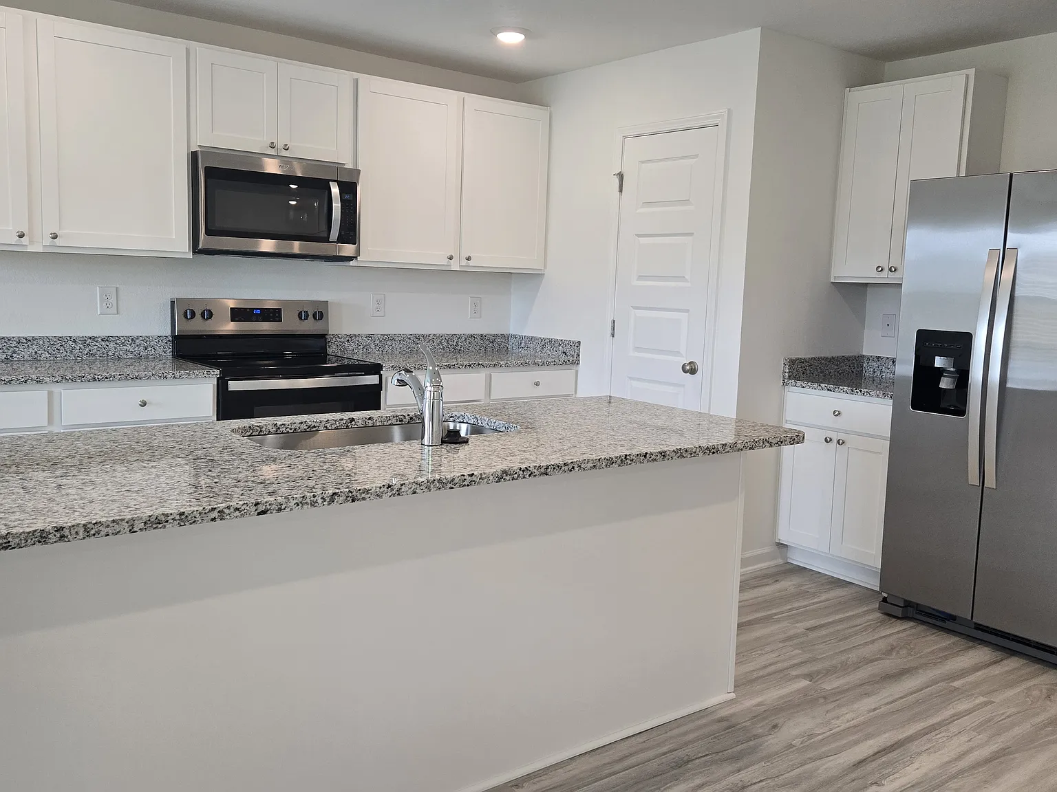 4 bed, 1915 sqft, $2,600 — Photo 3