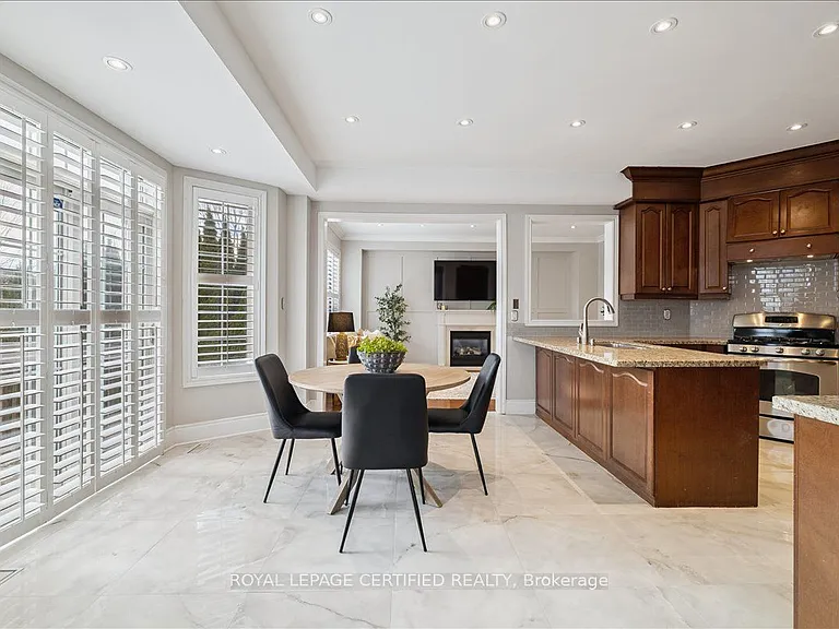2523 Highmount Cres — Photo 12