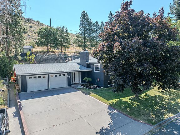 4th image of 1011 Newcastle Ave