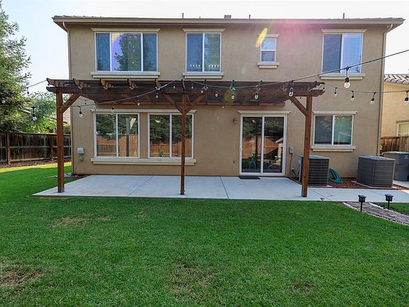 3rd image of 320 Rivergate Dr