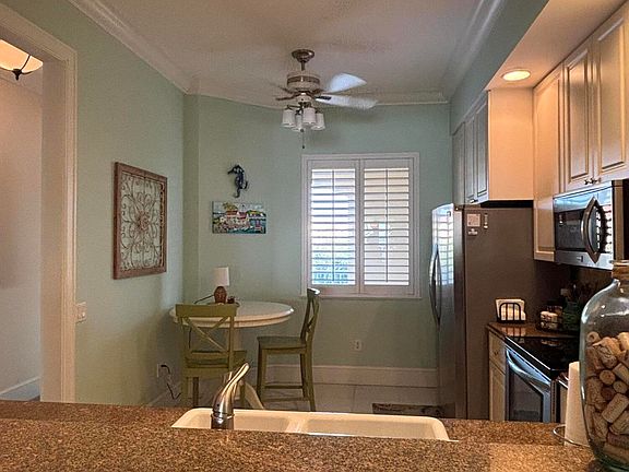 5th image of 29 Harbour Isle Dr W Unit 304