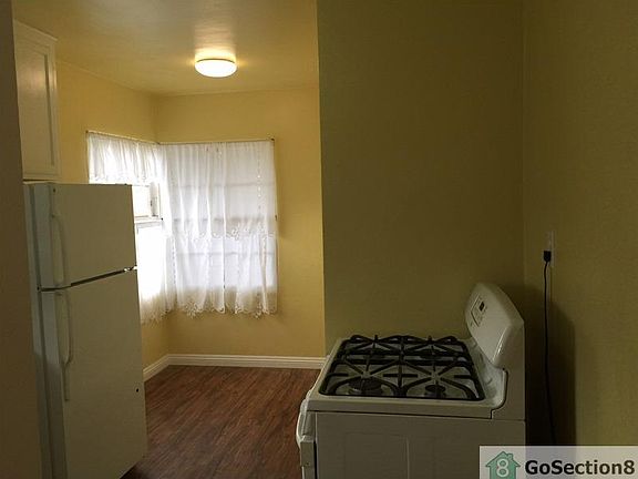 5th image of 2337 Poinsettia Dr