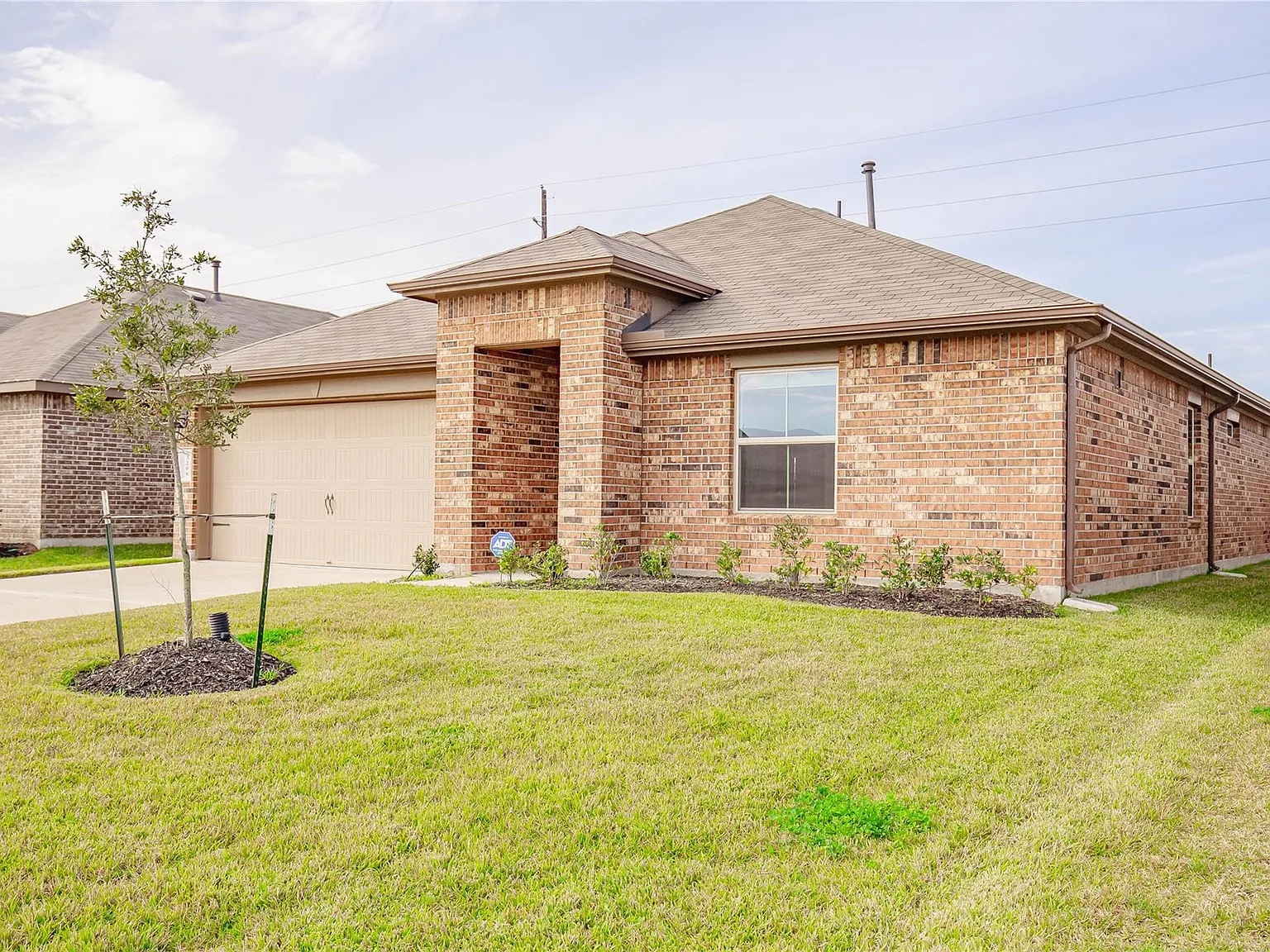 3 bed, 2.0 bath, 1516 sqft, $2,100 — Photo 3