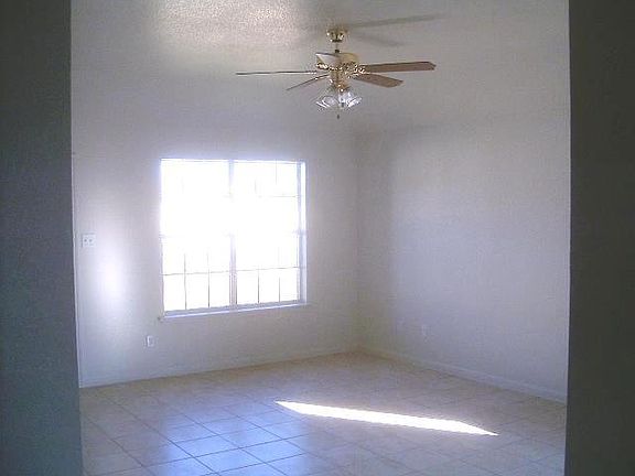 402 Primerose 001 (Small)living area_03182013