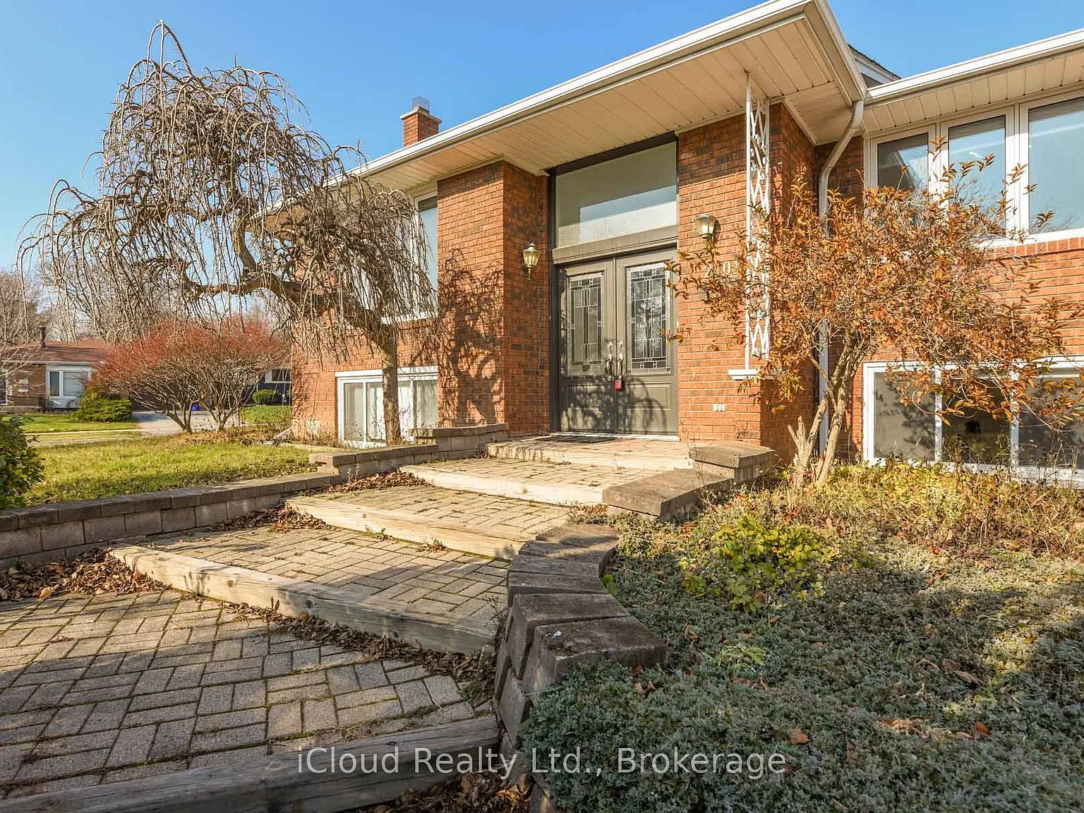 3 bed, $2,600 — Photo 1
