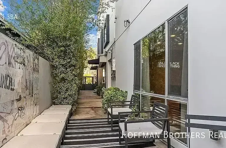 615 1/2 6th Ave — Photo 5