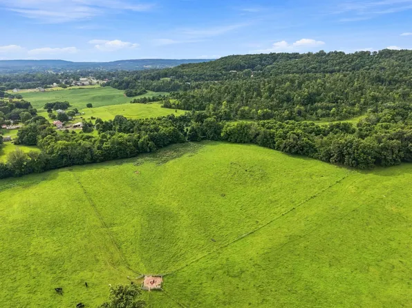 1364 Country Club Rd, Sparta, TN 38583