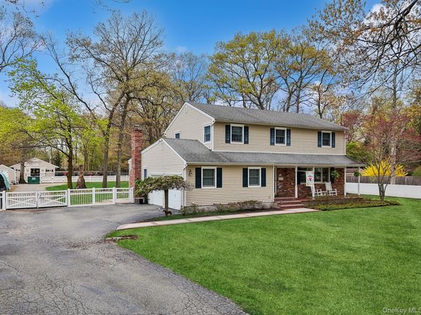 14 Hillside Avenue, Saint James, NY 11780