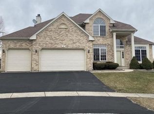 6 Banford Ct, Lake In The Hills, IL 60156