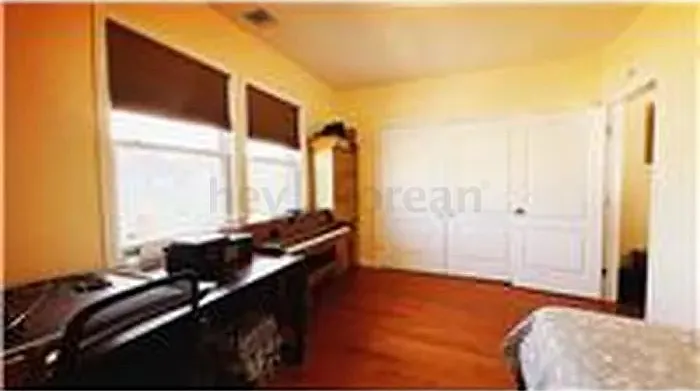 47 Campbell Ave #2R — Photo 4