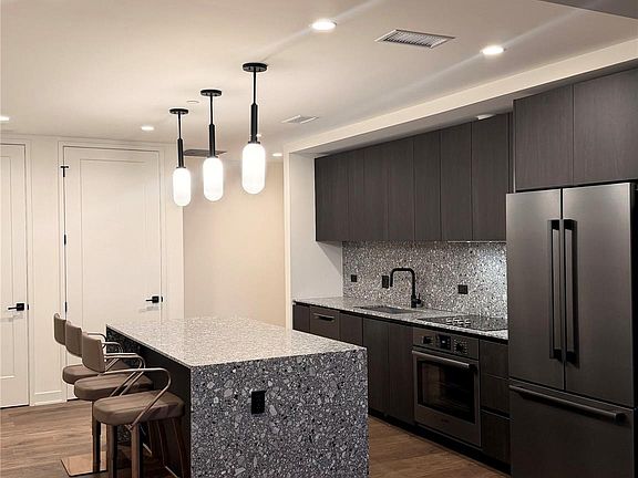 5th image of 84 East Ave Unit 3510