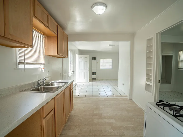 24012 Arch St — Photo 2