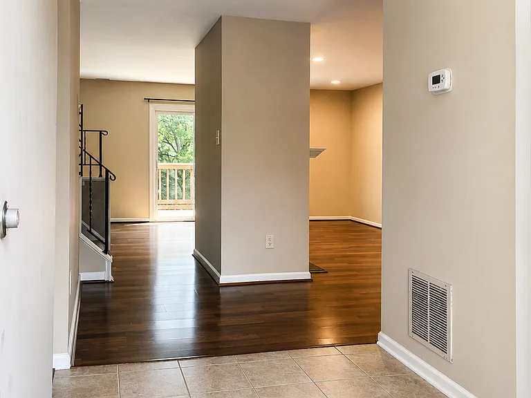 4037 Summer Hollow Ct — Photo 3