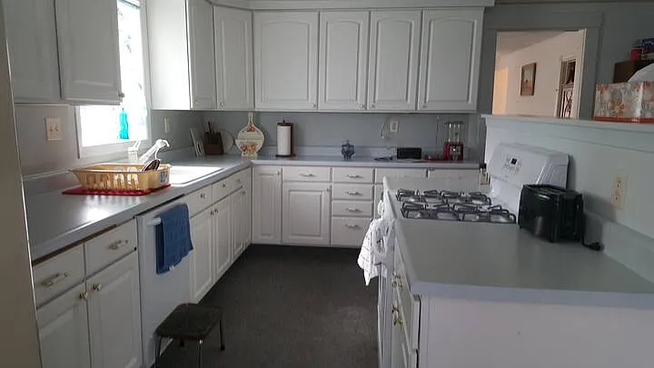 4 bed, 2022 sqft, $1,400 — Photo 2