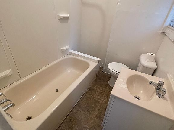 1st Floor Bath