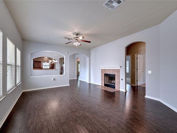 3rd image of 3805 Carbondale Ave