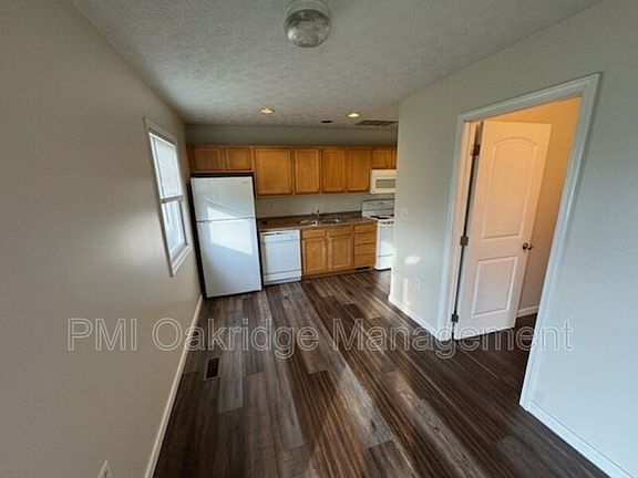 4th image of 121 Bruns Dr