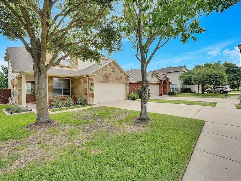 11129 Persimmon Gap Dr — Photo 2