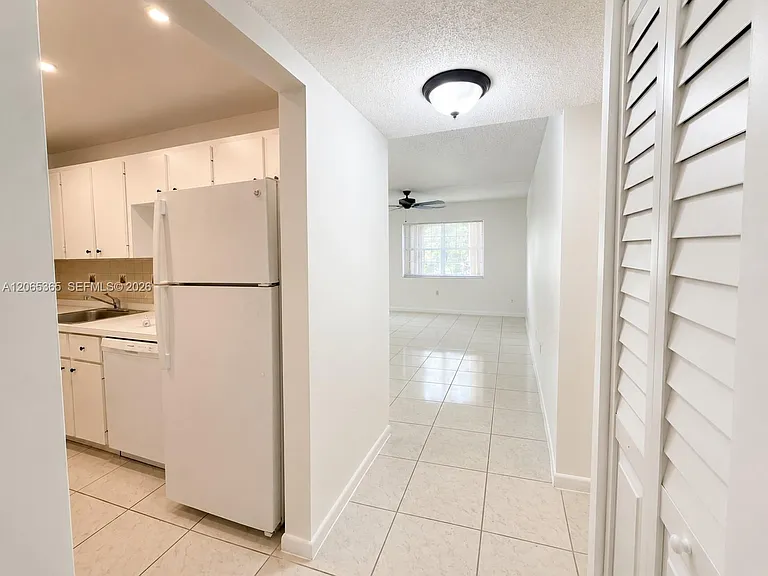 4384 NW 9th Ave #18-2A — Photo 2