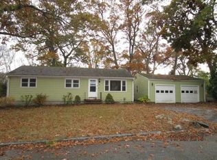 30 Wells Ave, Warwick, RI 02889