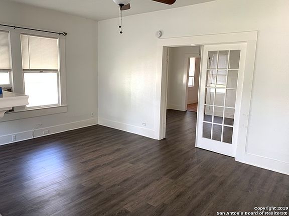 2nd image of 1343 W Mistletoe Ave