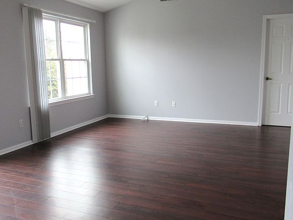 5th image of 79 Portsmouth Ct