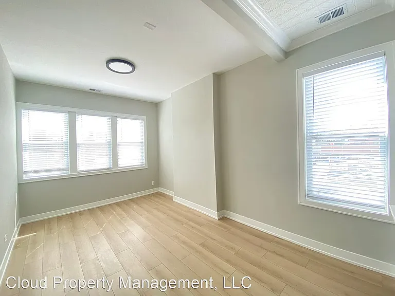 2142 S Fairfield Ave #2R — Photo 9