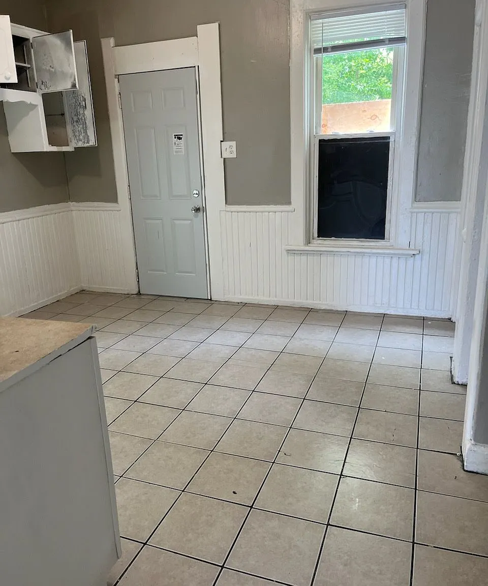 4 bed, 1.0 bath, $1,395 — Photo 2