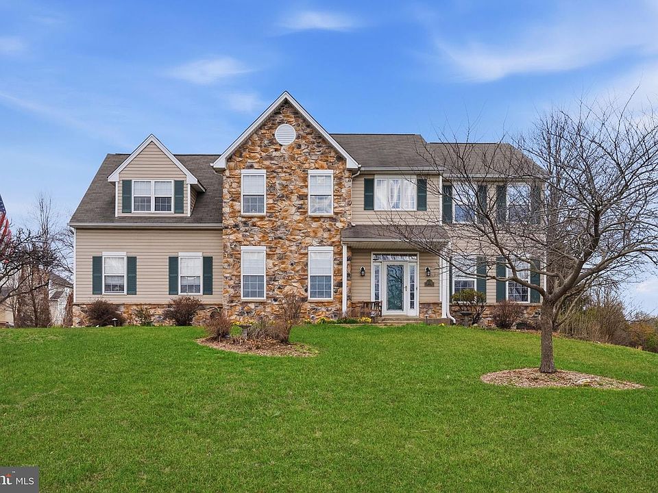 1st image of 12 Elliot Ct