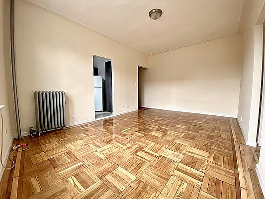 3rd image of 577 Isham St #3H