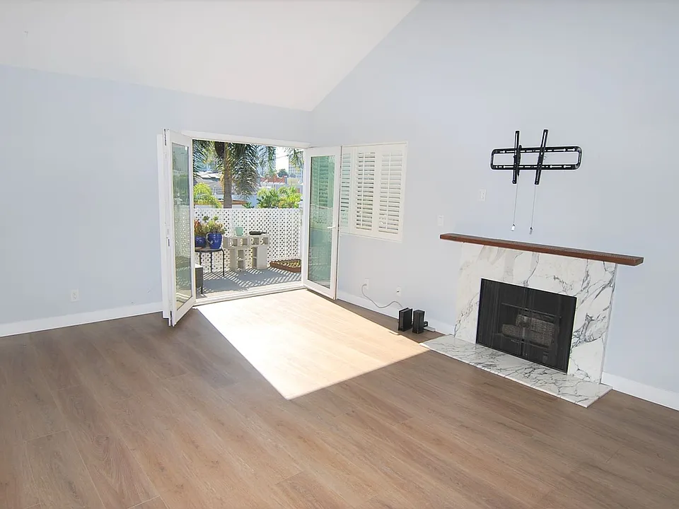 955 E 3rd St #303