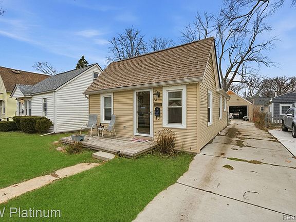 3rd image of 20919 Hollywood St