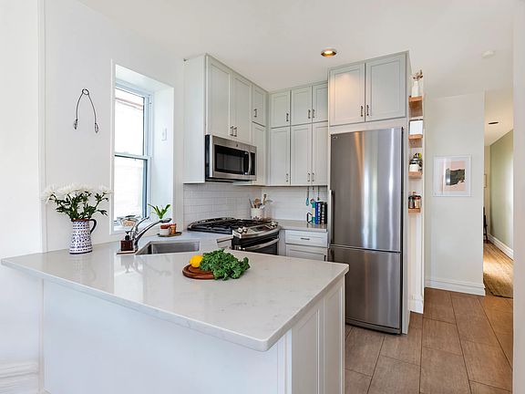 3rd image of 64 7th Ave APT 4I