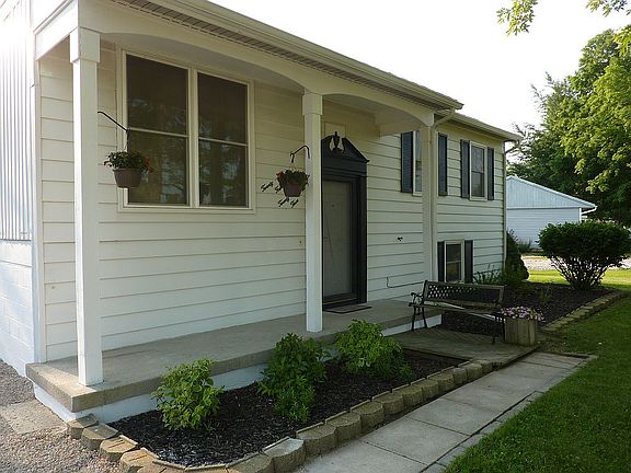3rd image of 2423 East Dr