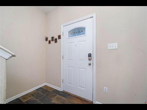 3rd image of 1107 Carver Ave