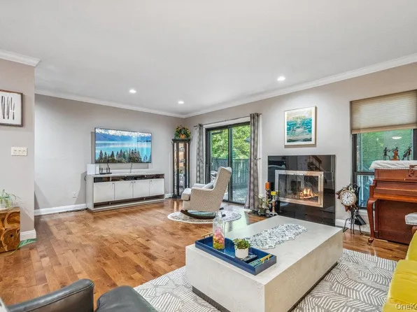 31 Club House Court #31, Jericho, NY 11753