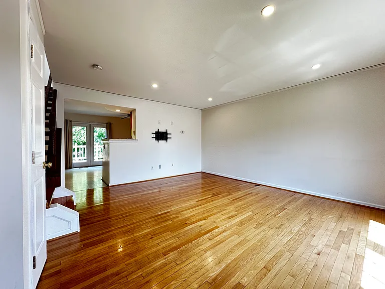 9799 Mock Orange Ct — Photo 7