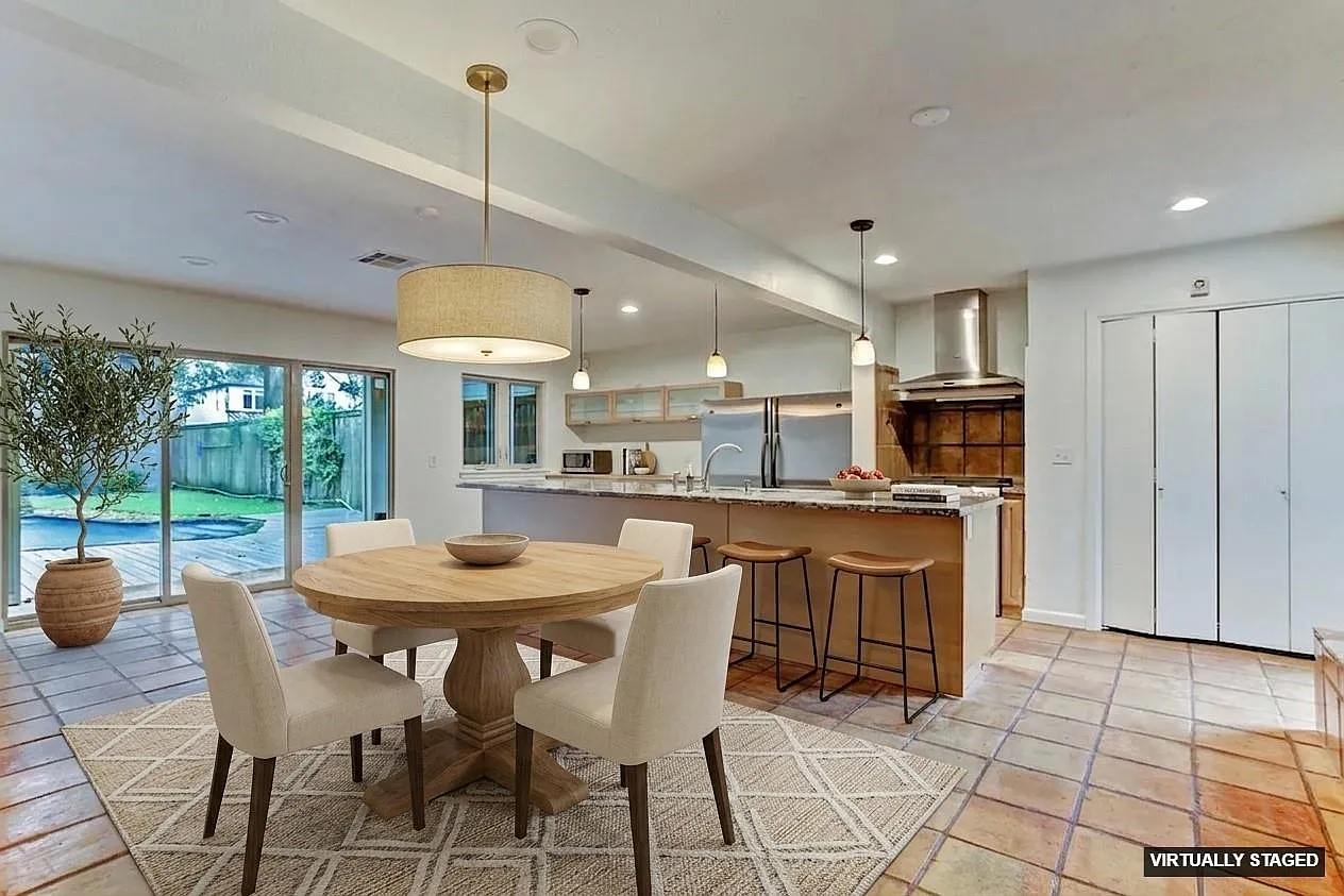 2 bed, 2.5 bath, 2080 sqft, $5,175 — Photo 2