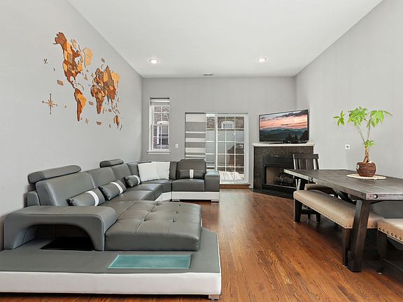 3rd image of 3225 W Fullerton Ave #2SW