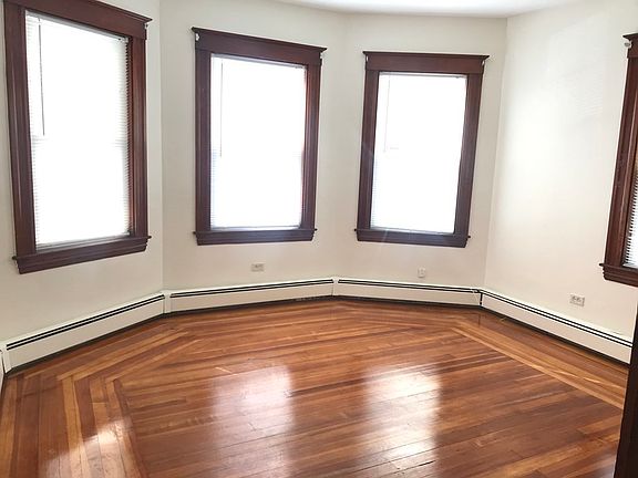 2nd image of 25 Chapel Ct #1LEFT