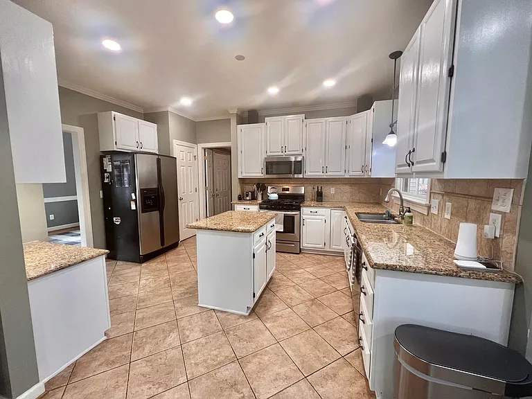 111 Lulworth Ct — Photo 12