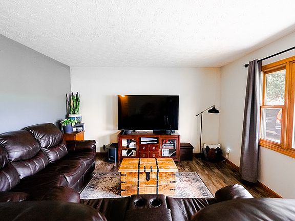 2nd image of 302 Franklin Cir