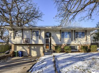 212 Bellevue Blvd S, Bellevue, NE 68005