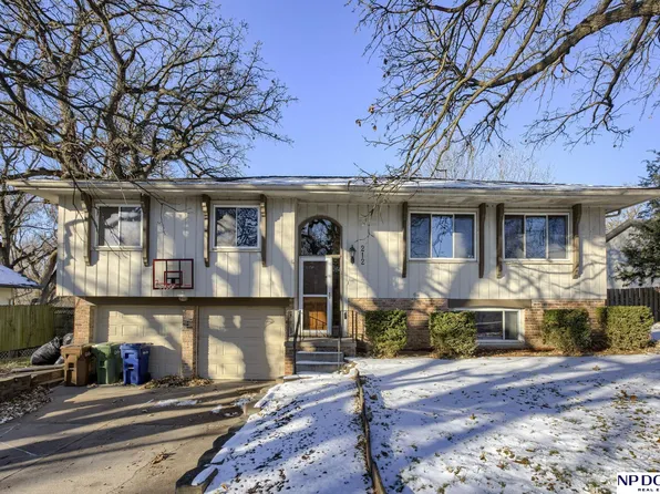 212 Bellevue Blvd S, Bellevue, NE 68005