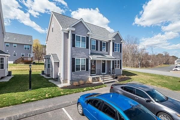 2nd image of 11 Pumpkin Cir #1
